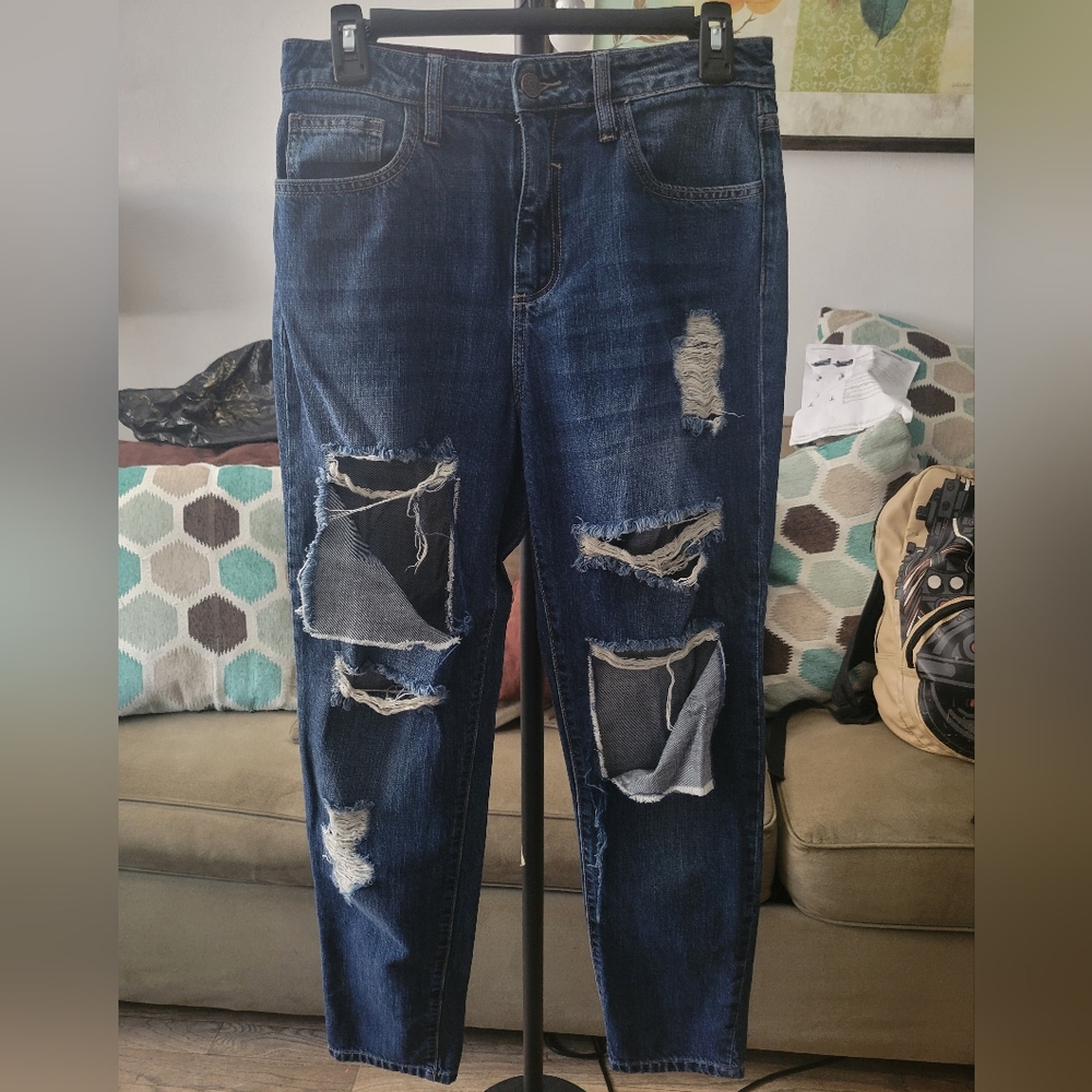 Cello brand size 7 women's distressed blue jeans